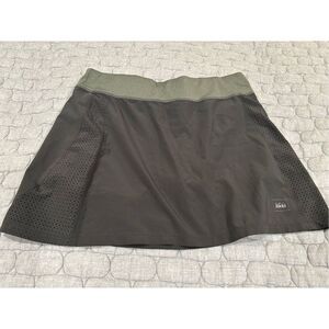 Ladies athletic skirt.  Size medium by REI
